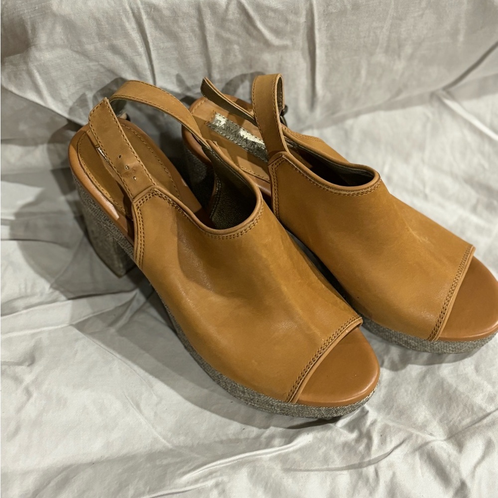 Banana Republic sandals